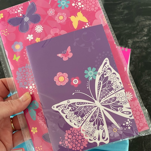 Smiggle’s Gift Bundle - Picture 7 of 8